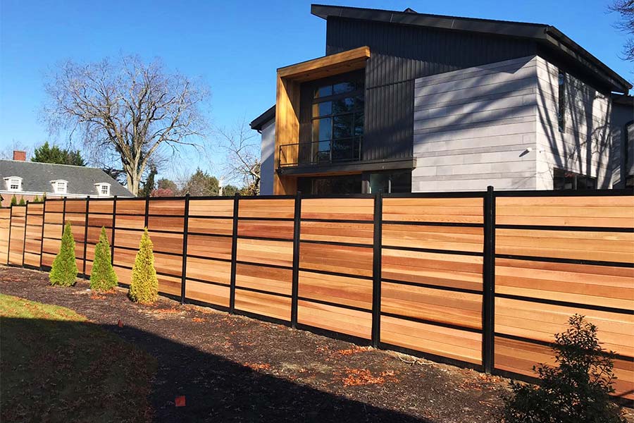 Vinyl fence installation Montreal Laval